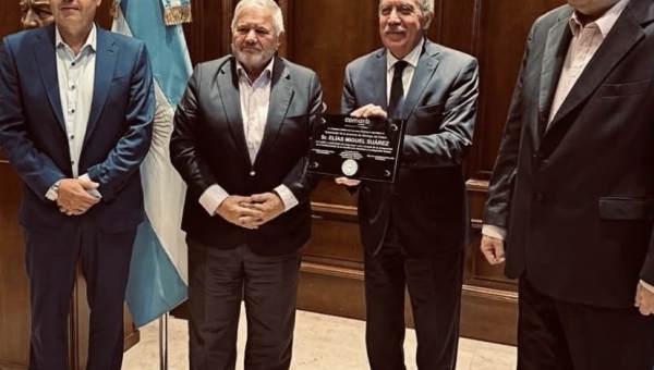 (Foto de Luis junto al Vicepresidente Pedro Livio, Atilio Chara, Mtro, y el Gobernador de Santiago del Estero)