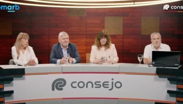 (Foto de Luis y Gonzalo con las dos personas del Consejo Profesional de Ciencias Económicas de la Ciudad Autónoma de Buenos Aires)